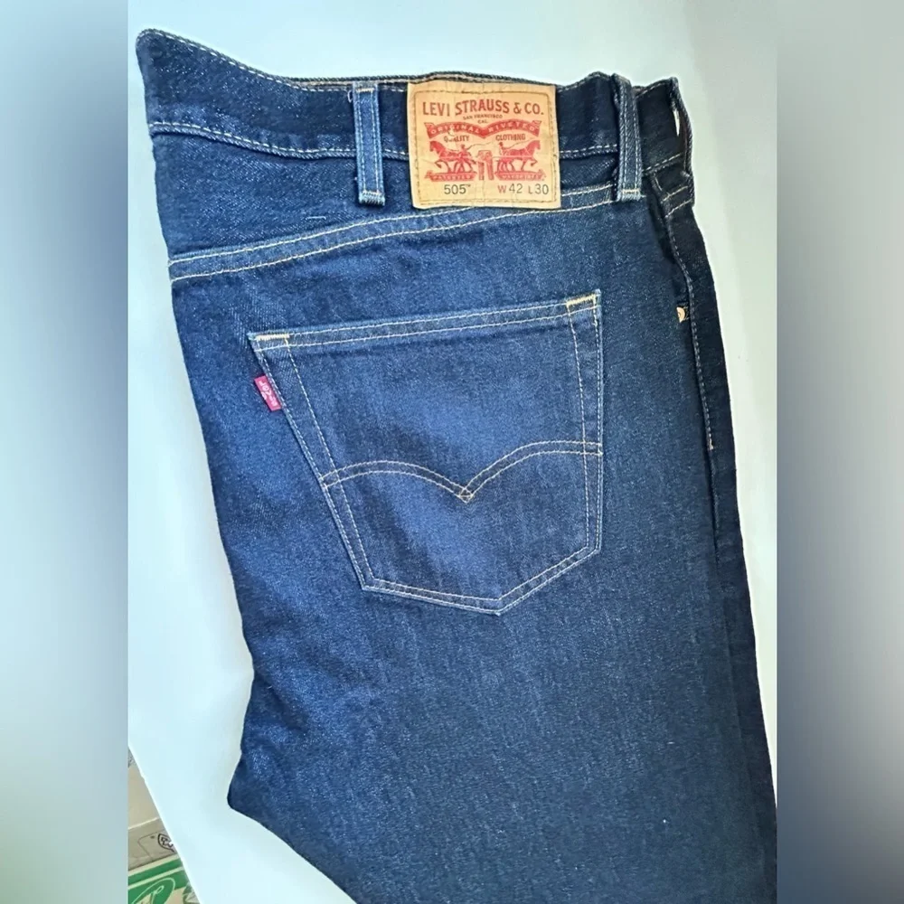 LEVIS 505 REGULAR FIT MENS JEANS 42x30 DARK WASH. Sits at Waist, Zip Fly.